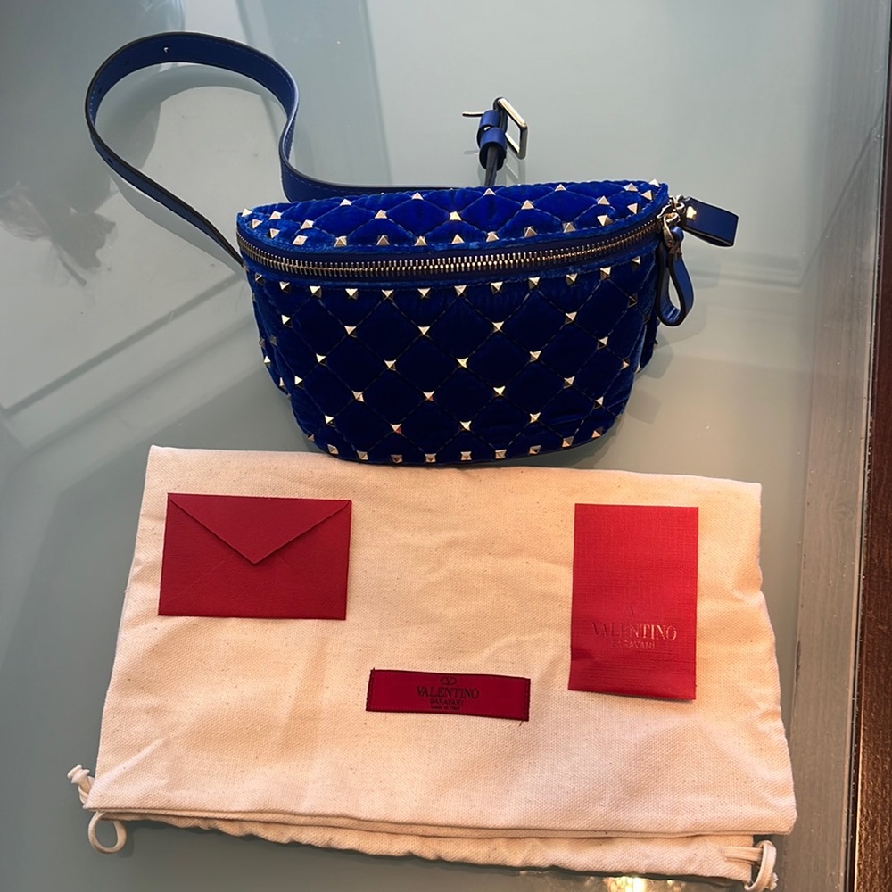 Woman’s Valentino belt bag blue Size 85
